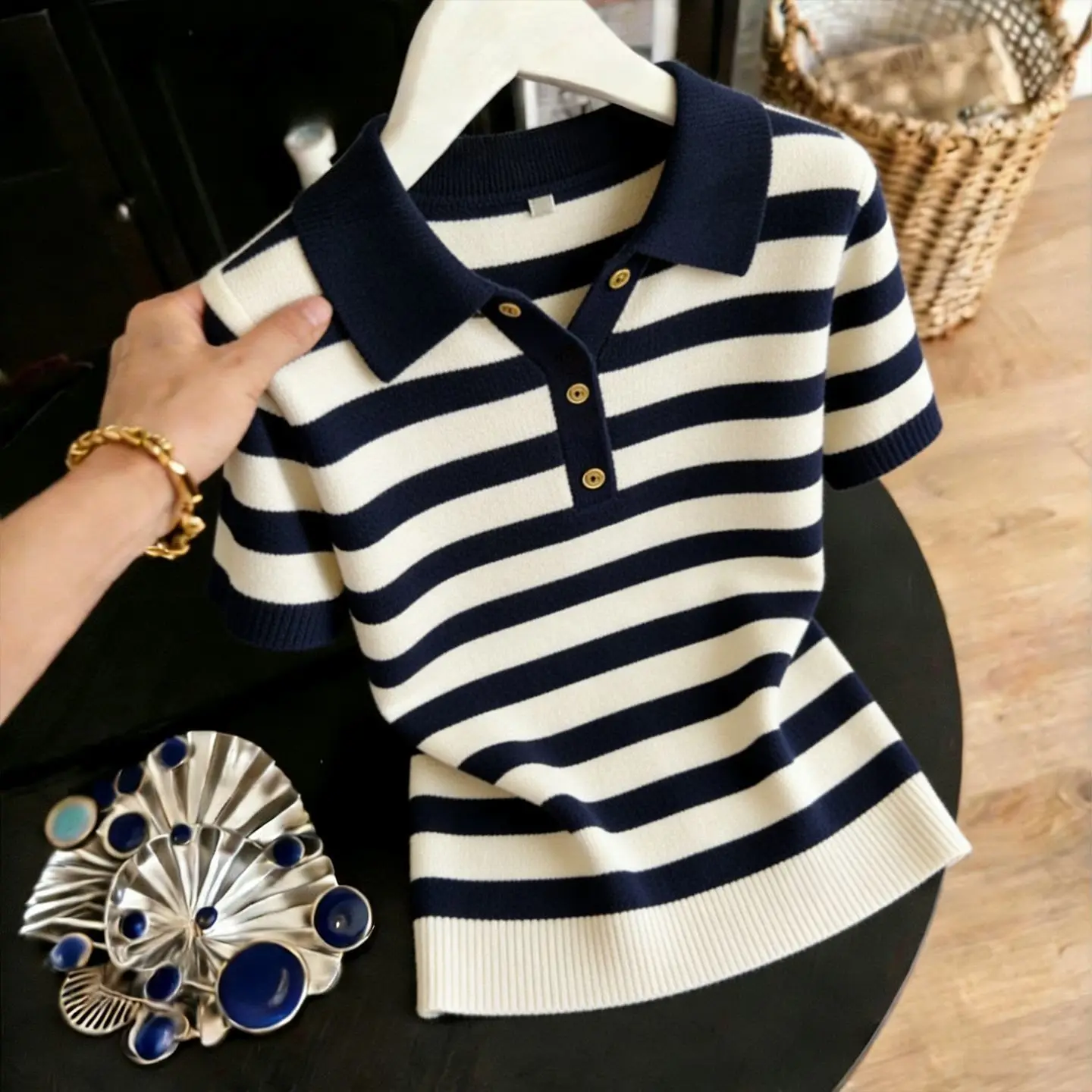 Striped Lapel Ice Silk Short Sleeved T-shirt Summer New Korean Version Slimming Shoulder Top T-shirt
Striped Lapel Ice Silk Short Sleeved T-shirt Summer New Korean Version Slimming Shoulder Top T-shirt