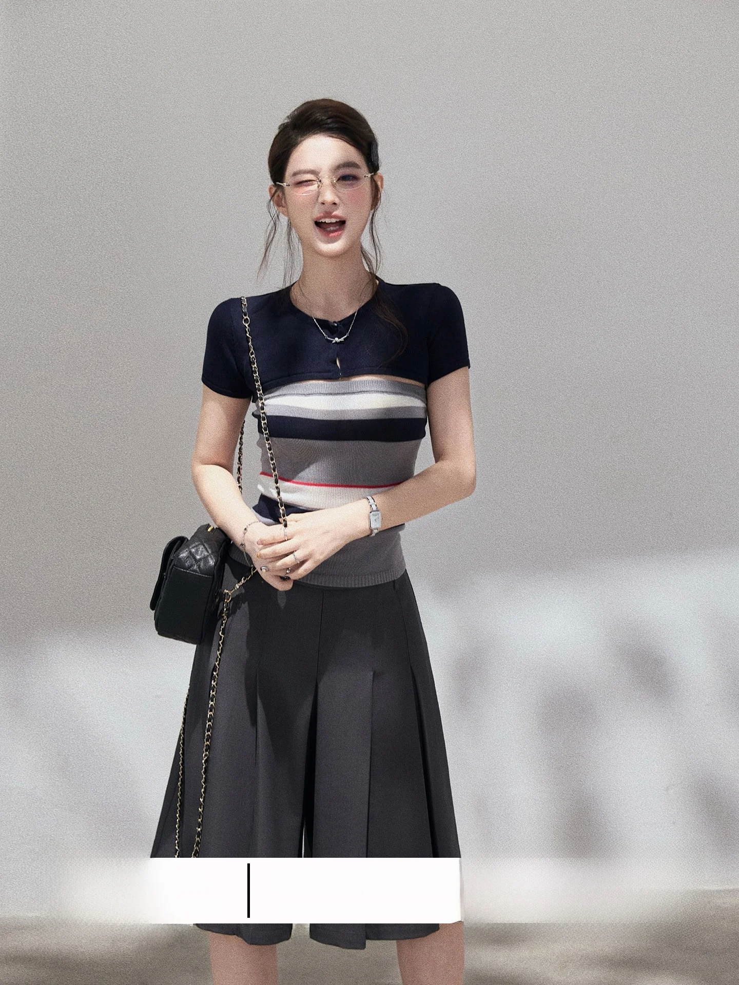 Summer Casual Wear Women's Knitted Short Sleeve T-Shirt And High Waist Wide Leg Pleated Pants Set Exquisite Fashion Ensemble
Summer Casual Wear Women's Knitted Short Sleeve T-Shirt And High Waist Wide Leg Pleated Pants Set Exquisite Fashion Ensemble
