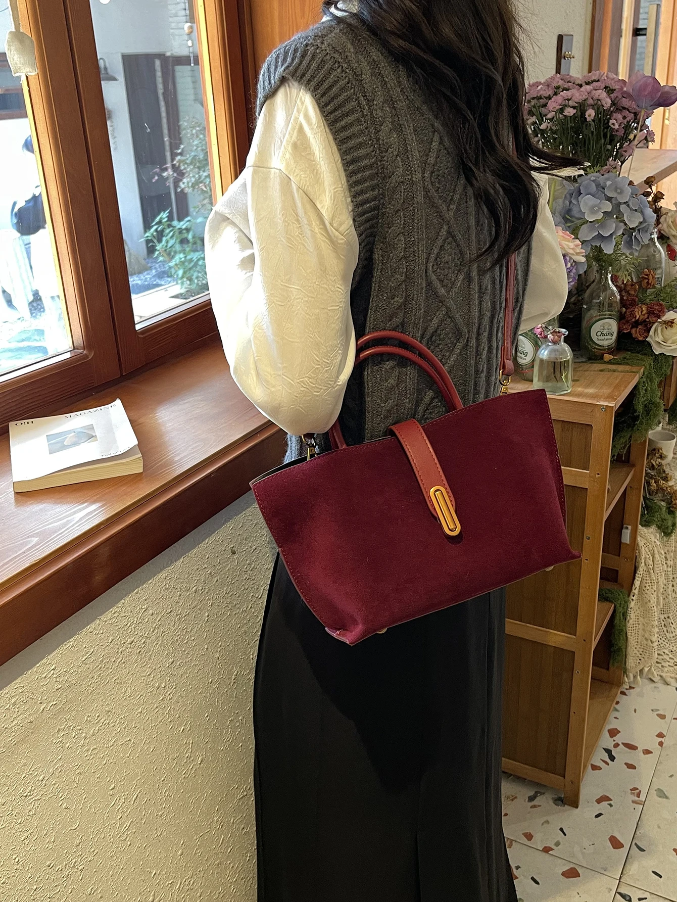 Suede Velvet Handbag Crossbody Bag Mother Bag Single Shoulder Bag Women's Bag Fashionable Casual Clutch for Ladies
Suede Velvet Handbag Crossbody Bag Mother Bag Single Shoulder Bag Women's Bag Fashionable Casual Clutch for Ladies