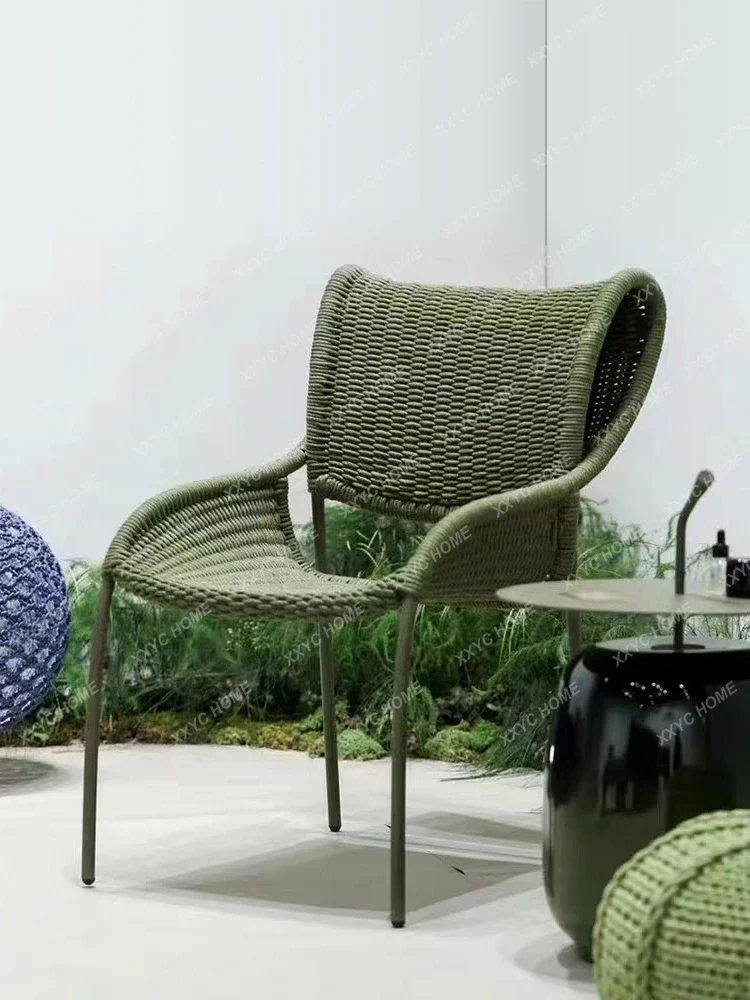 Открытый балкон, стул из ротанга, трехсекционный чайный столик, садовая оплетка, веревка, кресло-качалка, комбинация стула для отдыха 
Открытый балкон, стул из ротанга, трехсекционный чайный столик, садовая оплетка, веревка, кресло-качалка, комбинация стула для отдыха