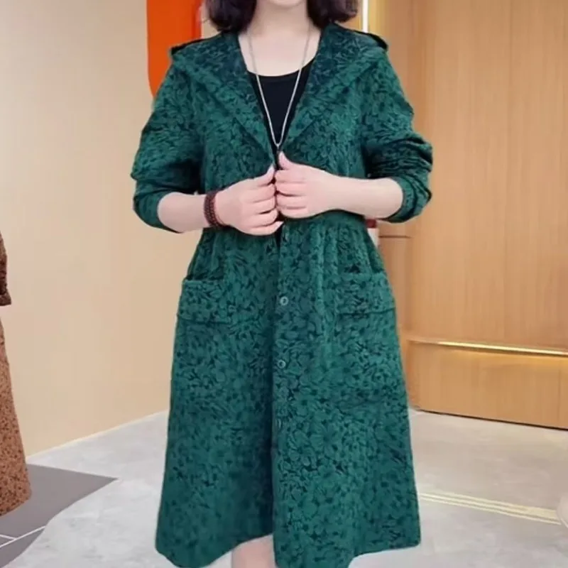 Модная осенняя куртка с капюшоном и длинными рукавами в западном стиле, женская однотонная ветровка средней длины с карманами и пуговицами в западном стиле
Модная осенняя куртка с капюшоном и длинными рукавами в западном стиле, женская однотонная ветровка средней длины с карманами и пуговицами в западном стиле