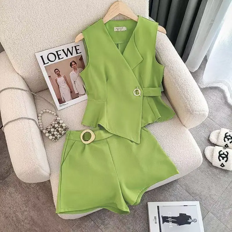 Summer New High End Simple Suit Women Fashion V-Neck Sleeveless Vest+High Waist Shorts Casual Office Lady Two Piece Set
Summer New High End Simple Suit Women Fashion V-Neck Sleeveless Vest+High Waist Shorts Casual Office Lady Two Piece Set