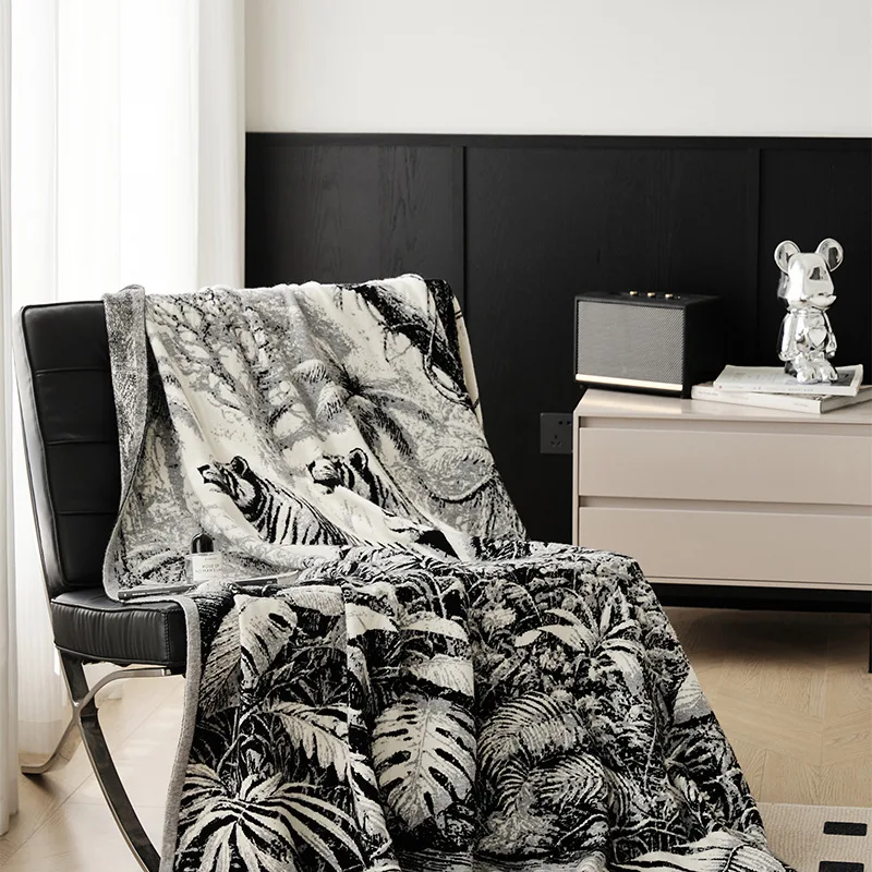 Double Layer Imitation Rabbit Velvet Yarn Blanket Quilt Blanket for Double Bed Nap Sofa Autumn and Winter Thickened Blanket
Double Layer Imitation Rabbit Velvet Yarn Blanket Quilt Blanket for Double Bed Nap Sofa Autumn and Winter Thickened Blanket