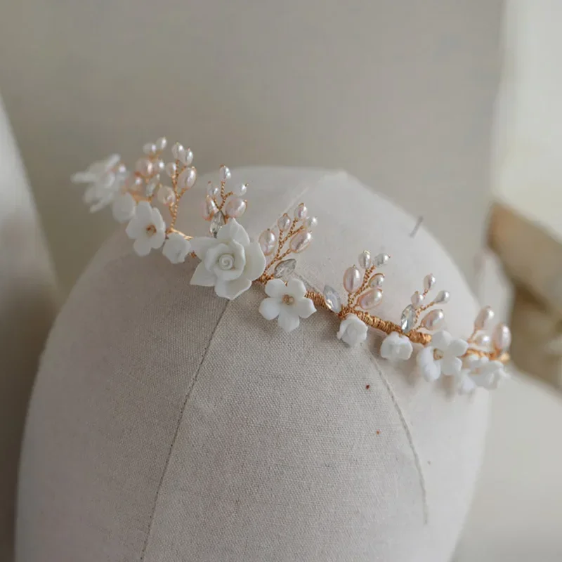 Floralbride Handmade Luxury Rhinestones Crystal Pearls Ceramic Flower Bridal Tiara Wedding Bridesmaids Crown Women Hair Jewelry
Floralbride Handmade Luxury Rhinestones Crystal Pearls Ceramic Flower Bridal Tiara Wedding Bridesmaids Crown Women Hair Jewelry