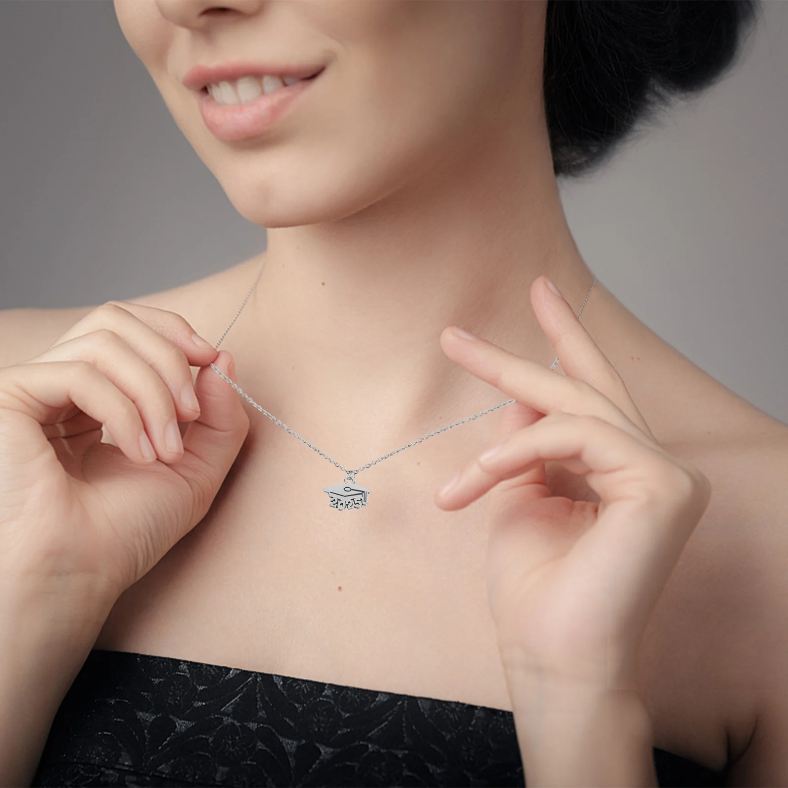 100pcs Graduation Cap Pendant 2025 Alloy DIY Jewelry Charms Bracelet Accessories Year Charm Class Memorial Decorations
100pcs Graduation Cap Pendant 2025 Alloy DIY Jewelry Charms Bracelet Accessories Year Charm Class Memorial Decorations