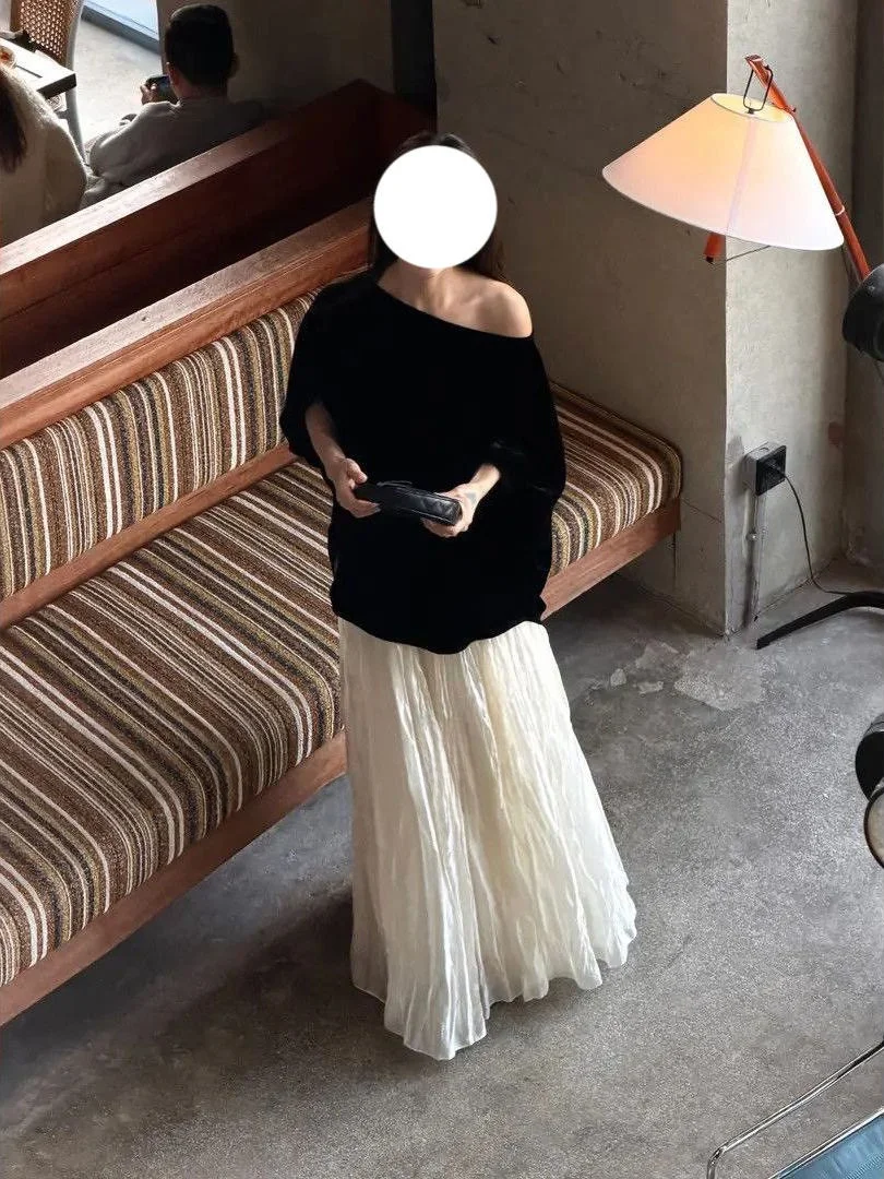 Fashionable Black Half-Skirt Set Short Sleeve Artistic Design Versatile Spring Summer 2026 Women's Ensemble Winter Wear
Fashionable Black Half-Skirt Set Short Sleeve Artistic Design Versatile Spring Summer 2026 Women's Ensemble Winter Wear