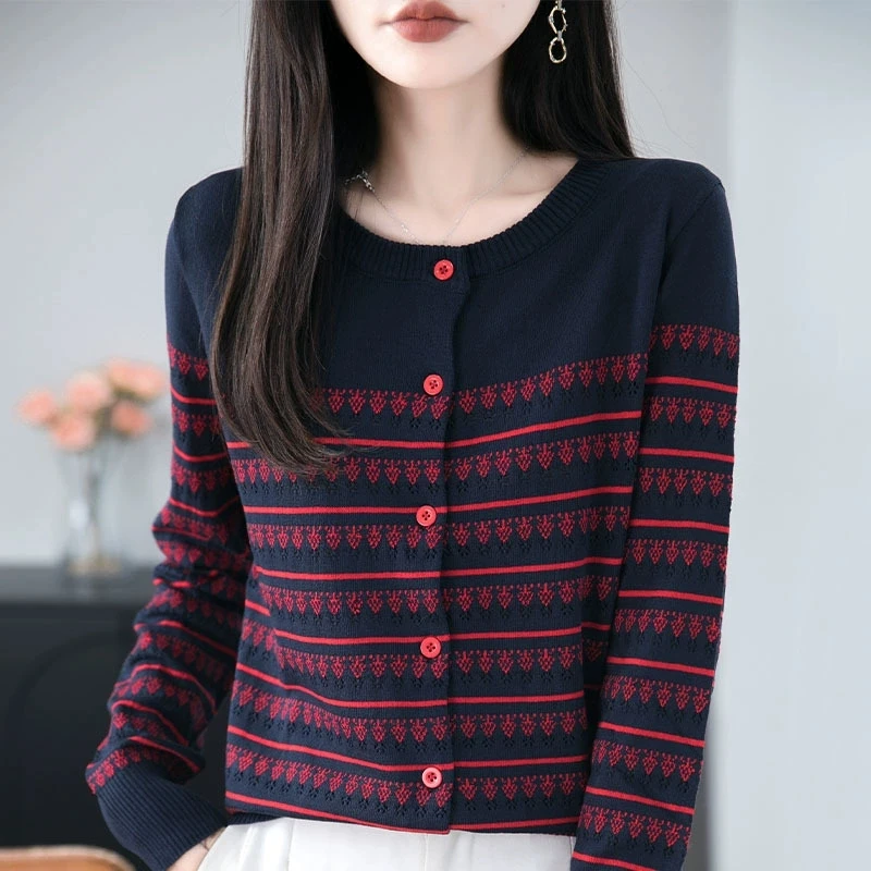 2026 Новый кардиган с круглым вырезом, полосатый вязаный свитер, женский новый короткий повседневный универсальный свободный вязаный женский свитер с длинными рукавами, топы
2026 Новый кардиган с круглым вырезом, полосатый вязаный свитер, женский новый короткий повседневный универсальный свободный вязаный женский свитер с длинными рукавами, топы