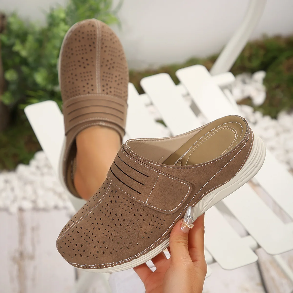 2025 new large size women's Crocs Bao head continuously empty breathable Mueller shoes casual retro sandals
2025 new large size women's Crocs Bao head continuously empty breathable Mueller shoes casual retro sandals