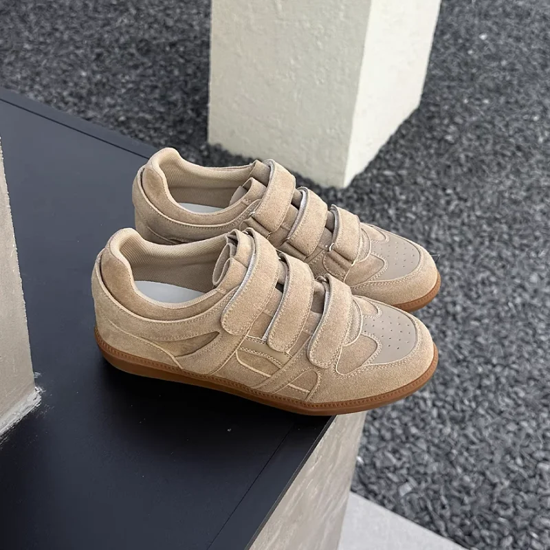 Новые модные женские кроссовки 2026 года из натуральной кожи, мягкие повседневные туфли с лоскутным дизайном, нескользящие женские туфли, абрикосово-коричневые туфли
Новые модные женские кроссовки 2026 года из натуральной кожи, мягкие повседневные туфли с лоскутным дизайном, нескользящие женские туфли, абрикосово-коричневые туфли