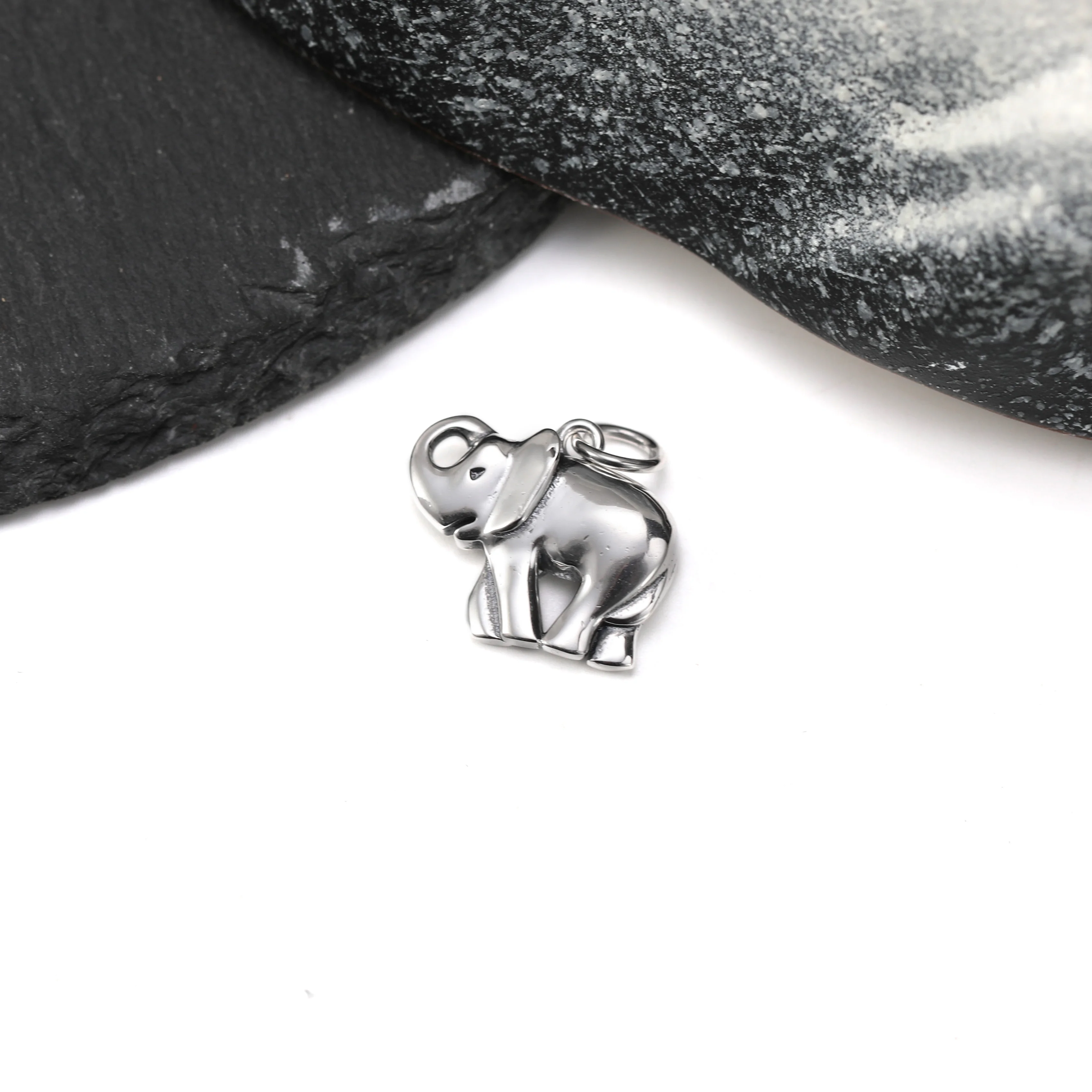 DJ446 genuine 925 sterling silver fashionable and exquisite DIY silver jewelry elephant keychain pendant
DJ446 genuine 925 sterling silver fashionable and exquisite DIY silver jewelry elephant keychain pendant