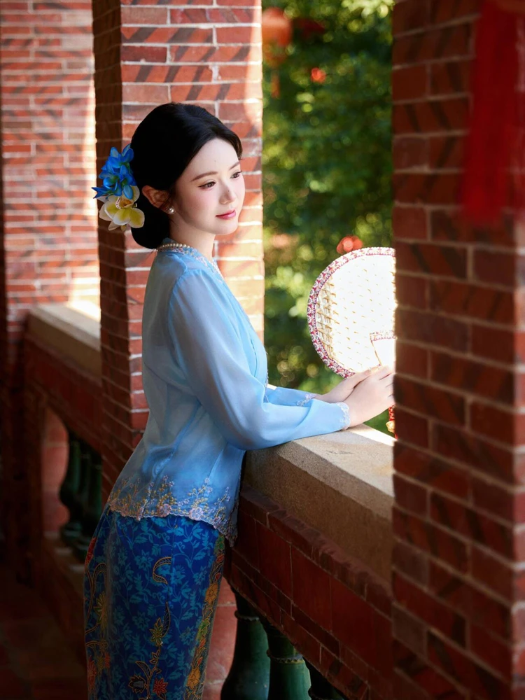 New Ethnic Dai Women's Fashion Heavy Embroidery Slimming Photography Costume Set Traditional National Style Stage Performance
New Ethnic Dai Women's Fashion Heavy Embroidery Slimming Photography Costume Set Traditional National Style Stage Performance