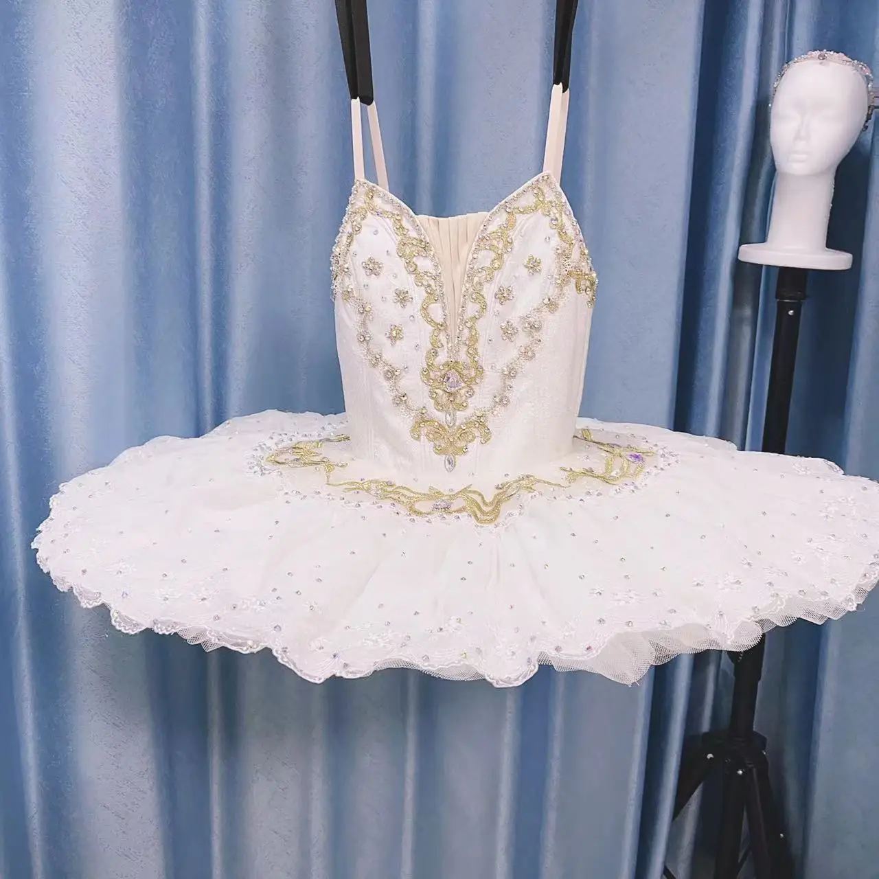 2024 latest white gold ballet tutu skirt Swan Lake and other dance children and adults high-end customization
2024 latest white gold ballet tutu skirt Swan Lake and other dance children and adults high-end customization
