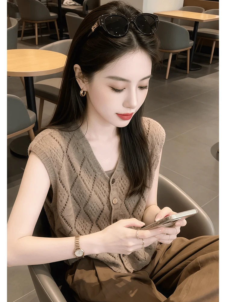 Slim Fit Vest Fashionable Tank Top And Casual Pants Women's Set Summer New Style Breathable Medium Thickness V Neck Backless
Slim Fit Vest Fashionable Tank Top And Casual Pants Women's Set Summer New Style Breathable Medium Thickness V Neck Backless