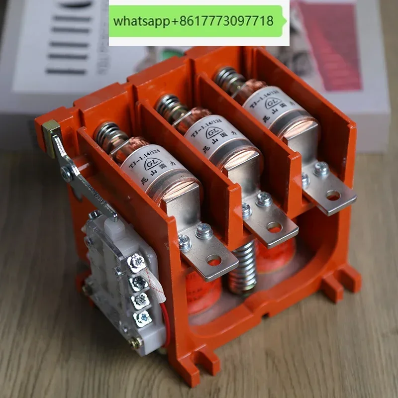 Аутентичный новый вакуумный контактор CKJ5-125A 80 160A 250A 400 630A горнодобывающий 1140 В
Аутентичный новый вакуумный контактор CKJ5-125A 80 160A 250A 400 630A горнодобывающий 1140 В