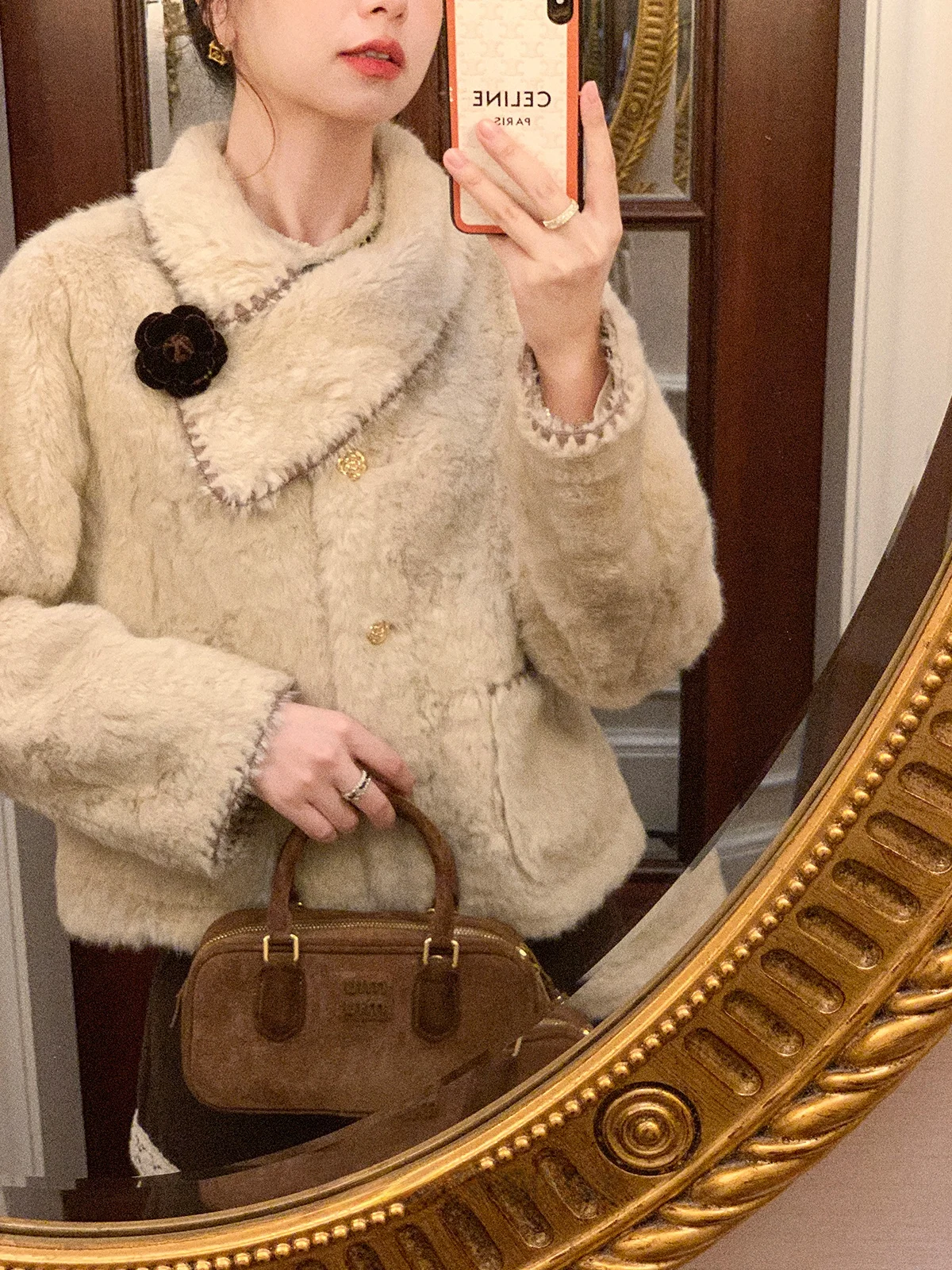 Elegant Short Women's Fur Coat Eco-friendly Plush Jacket Warmth Straight Hemline Long Sleeve Standard Fit Daily Wear
Elegant Short Women's Fur Coat Eco-friendly Plush Jacket Warmth Straight Hemline Long Sleeve Standard Fit Daily Wear