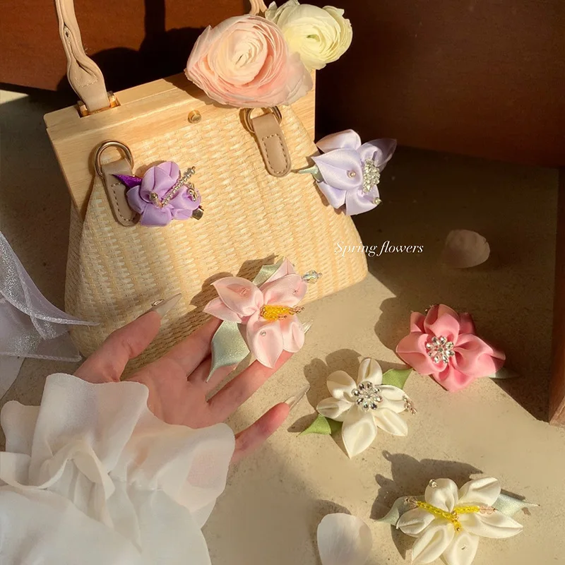 Exquisite 3D Lily Flower Hair Clip for Women Realistic Floral Hairpin Elegant Side Barrettes Sophisticated Hair Accessories
Exquisite 3D Lily Flower Hair Clip for Women Realistic Floral Hairpin Elegant Side Barrettes Sophisticated Hair Accessories