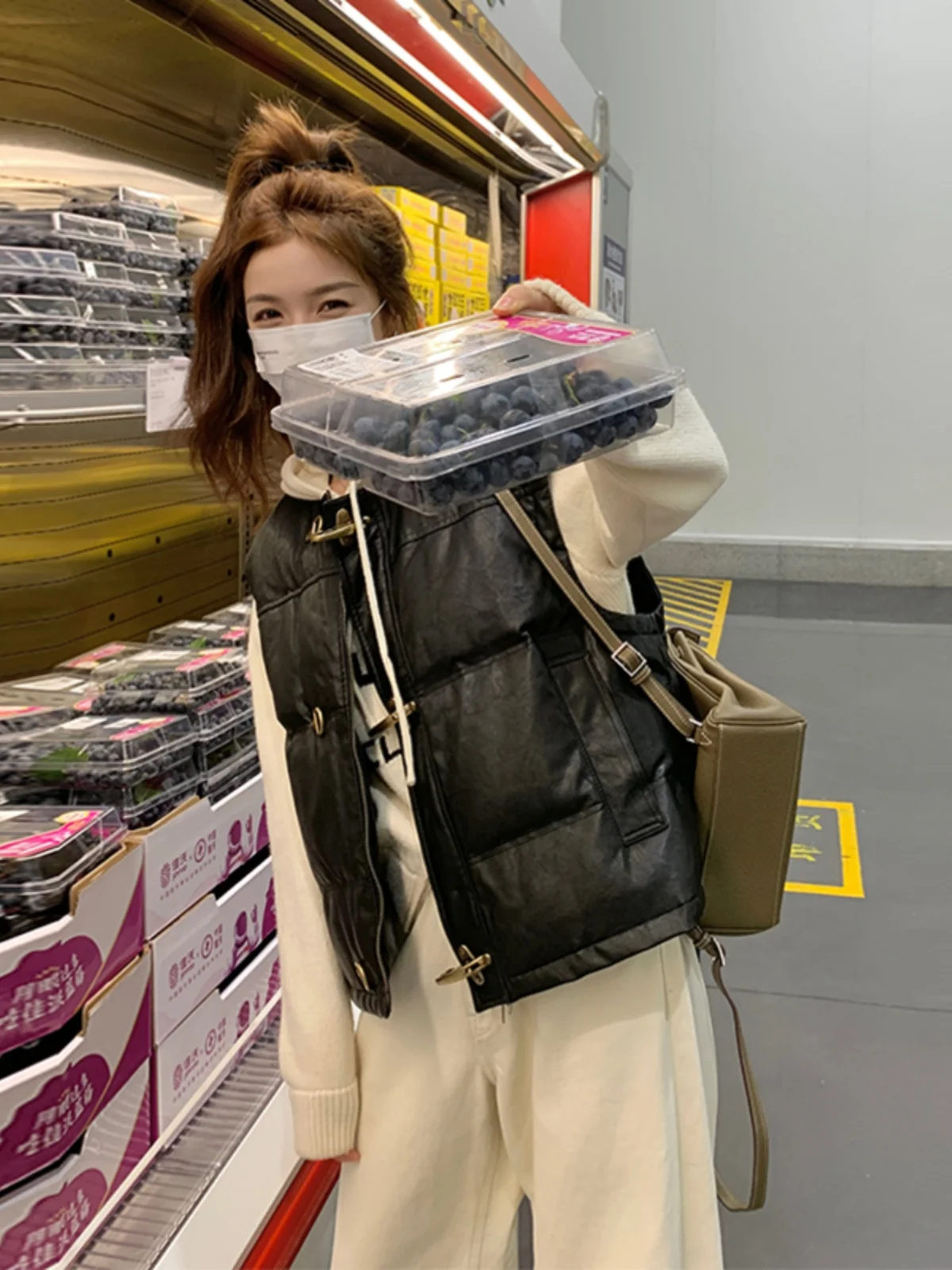 Женский укороченный жилет из искусственной кожи (PU) для многослойных образов, модный тренд, однотонный, для повседневной носки
Женский укороченный жилет из искусственной кожи (PU) для многослойных образов, модный тренд, однотонный, для повседневной носки