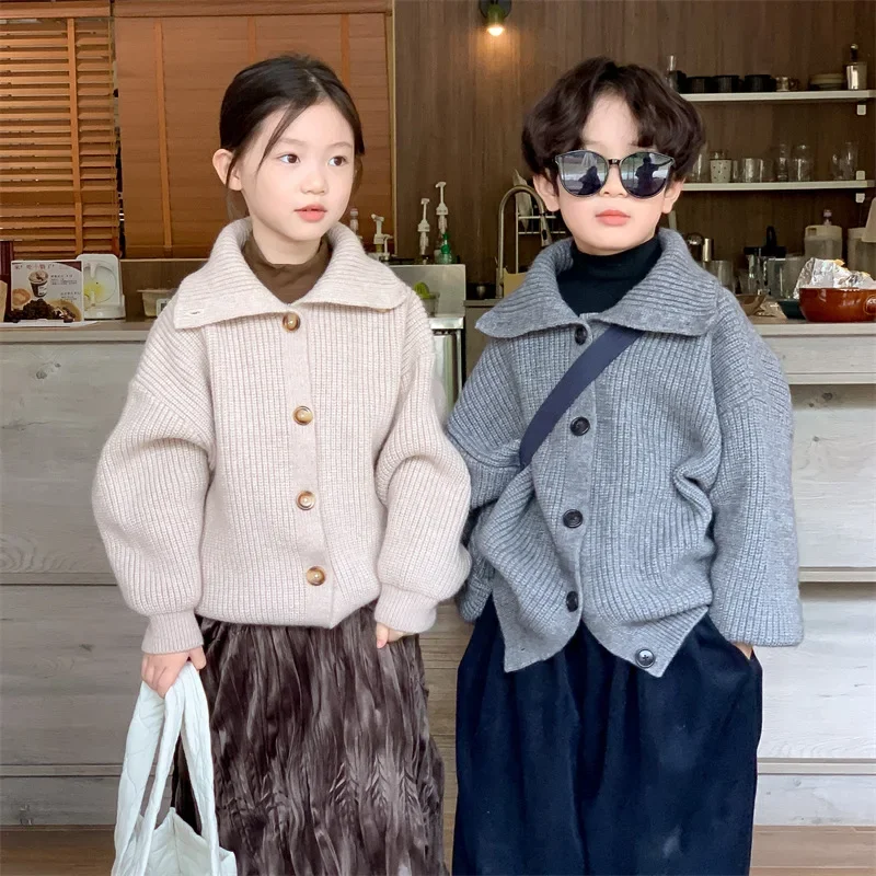 Korean Autumn and Winter New Children's Thickened Knitted Cardigan Baby's Fashionable Sweater Coat Trend
Korean Autumn and Winter New Children's Thickened Knitted Cardigan Baby's Fashionable Sweater Coat Trend