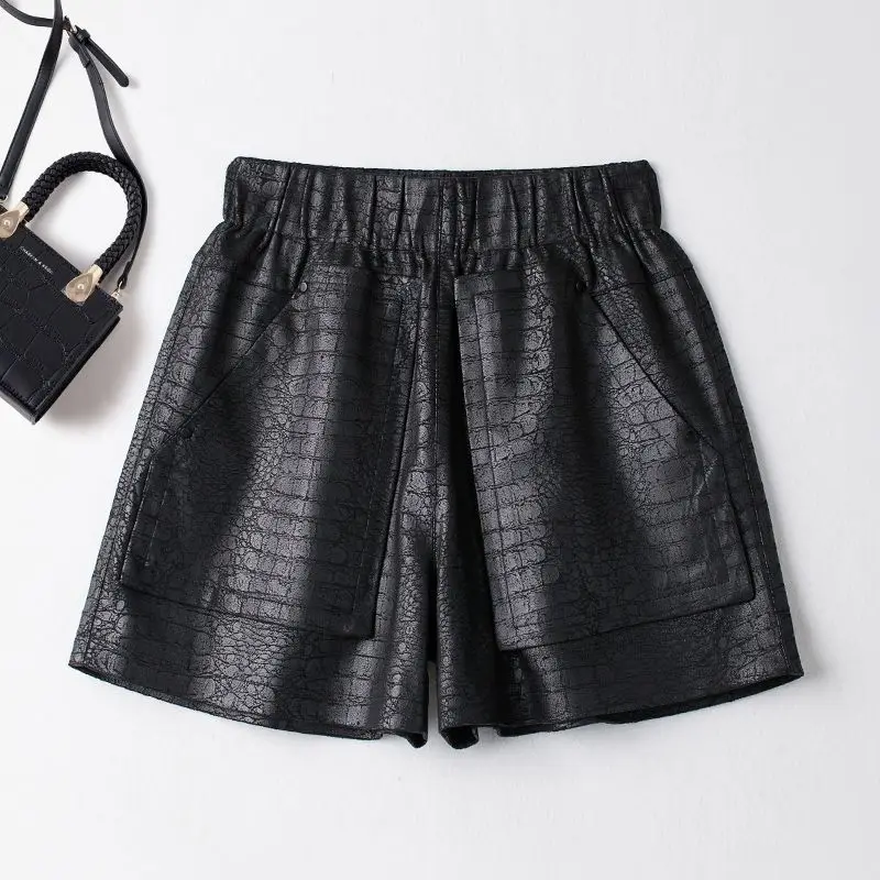 Crocodile patterned leather shorts women autumn and winter black slim and versatile casual high-waisted with stretch shorts
Crocodile patterned leather shorts women autumn and winter black slim and versatile casual high-waisted with stretch shorts