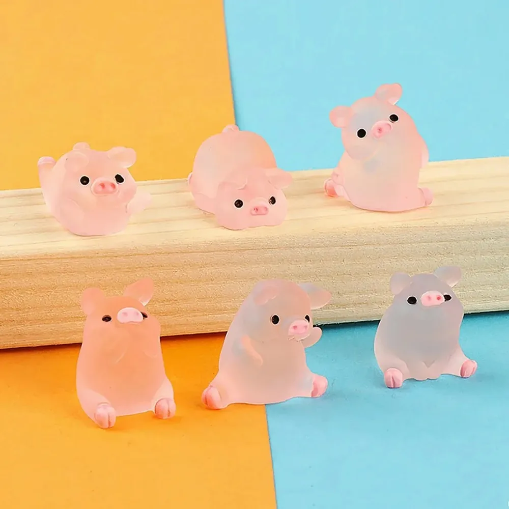 A Set Of Six Resin Cute Glow-In-The-Dark Piggy Ornament DIY Keychain Micro-Landscaping Accessories Home Desktop Car Decoration
A Set Of Six Resin Cute Glow-In-The-Dark Piggy Ornament DIY Keychain Micro-Landscaping Accessories Home Desktop Car Decoration