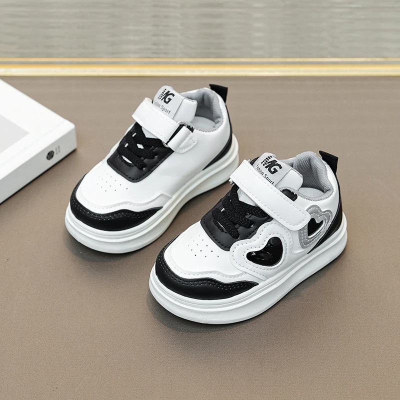 Students Sports Shoes with Cute Love Heart Boys Girls Running Shoes Thick Soft Sole 2026 New Fashion Kids Sneakers Versatile
Students Sports Shoes with Cute Love Heart Boys Girls Running Shoes Thick Soft Sole 2026 New Fashion Kids Sneakers Versatile