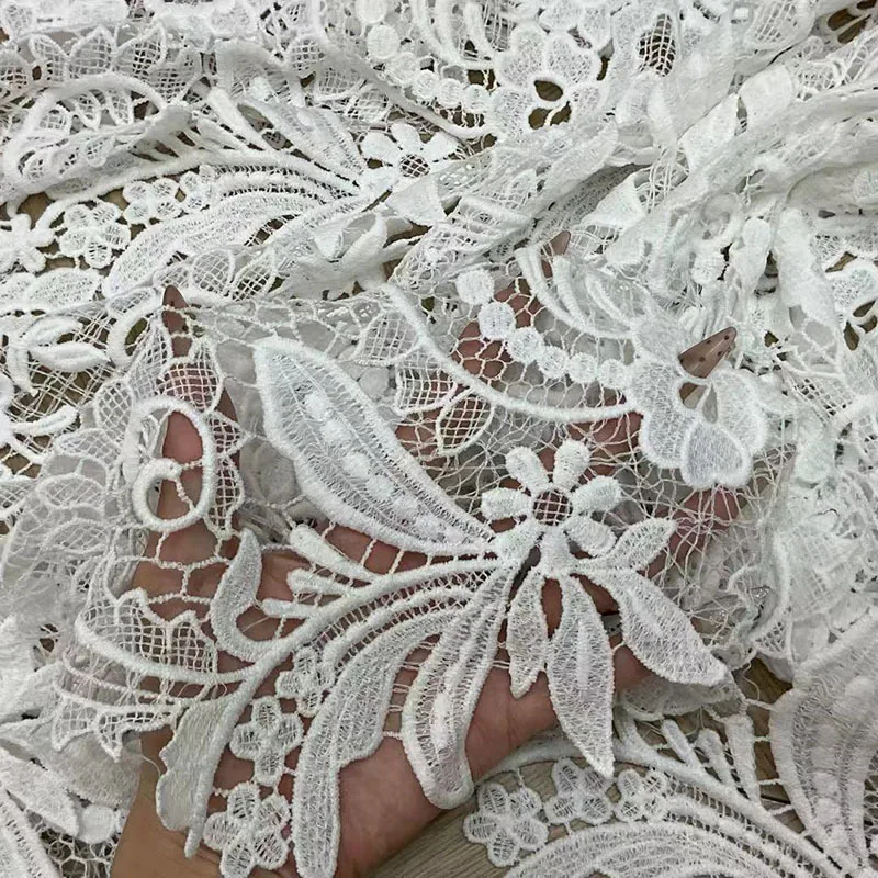 Новая водорастворимая кружевная ткань из молочного шелка с цветочным полым дизайном, полная ширина для использования в свадебных платьях, юбок, одежде во дворе.
Новая водорастворимая кружевная ткань из молочного шелка с цветочным полым дизайном, полная ширина для использования в свадебных платьях, юбок, одежде во дворе.
