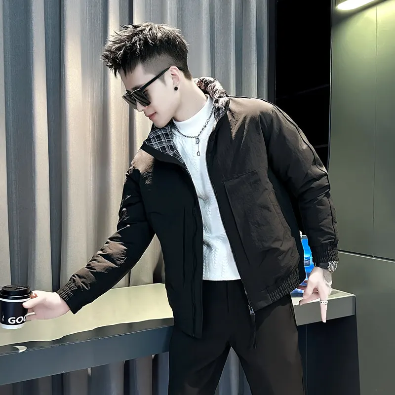 Утепленная хлопковая куртка мужская приталенная теплая зимняя с воротником-стойкой, молодежная повседневная модная куртка Cleanfit на молнии
Утепленная хлопковая куртка мужская приталенная теплая зимняя с воротником-стойкой, молодежная повседневная модная куртка Cleanfit на молнии