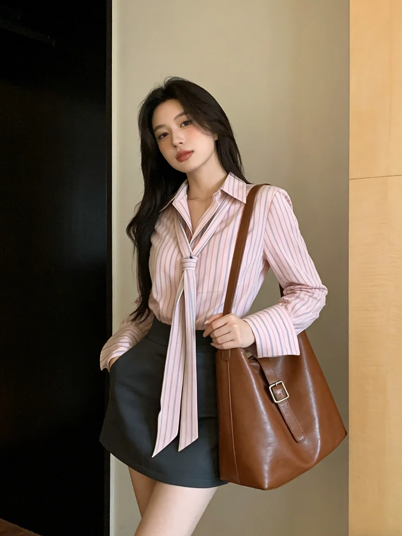 Elegant Striped Ribbon Shirt And Skirt Set Women's Fashion Slimming Two-Piece Spring Ensemble High Waist Long Sleeve
Elegant Striped Ribbon Shirt And Skirt Set Women's Fashion Slimming Two-Piece Spring Ensemble High Waist Long Sleeve