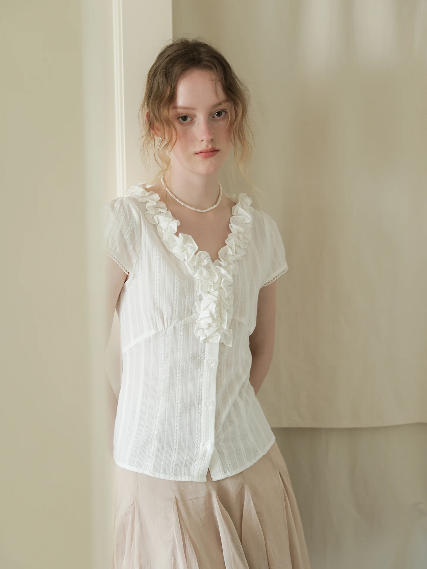 Spring White Retro Earlet Lace Short Sleeve Shirt Women's Summer New Style V-neck Waist-cinching Versatile Top French Style S...
Spring White Retro Earlet Lace Short Sleeve Shirt Women's Summer New Style V-neck Waist-cinching Versatile Top French Style S...