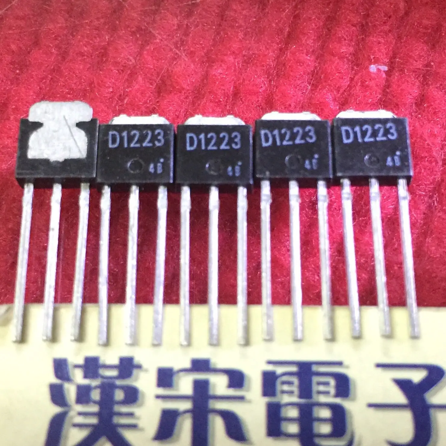 2SD1223 D1223 ТО-251 10шт.
2SD1223 D1223 ТО-251 10шт.