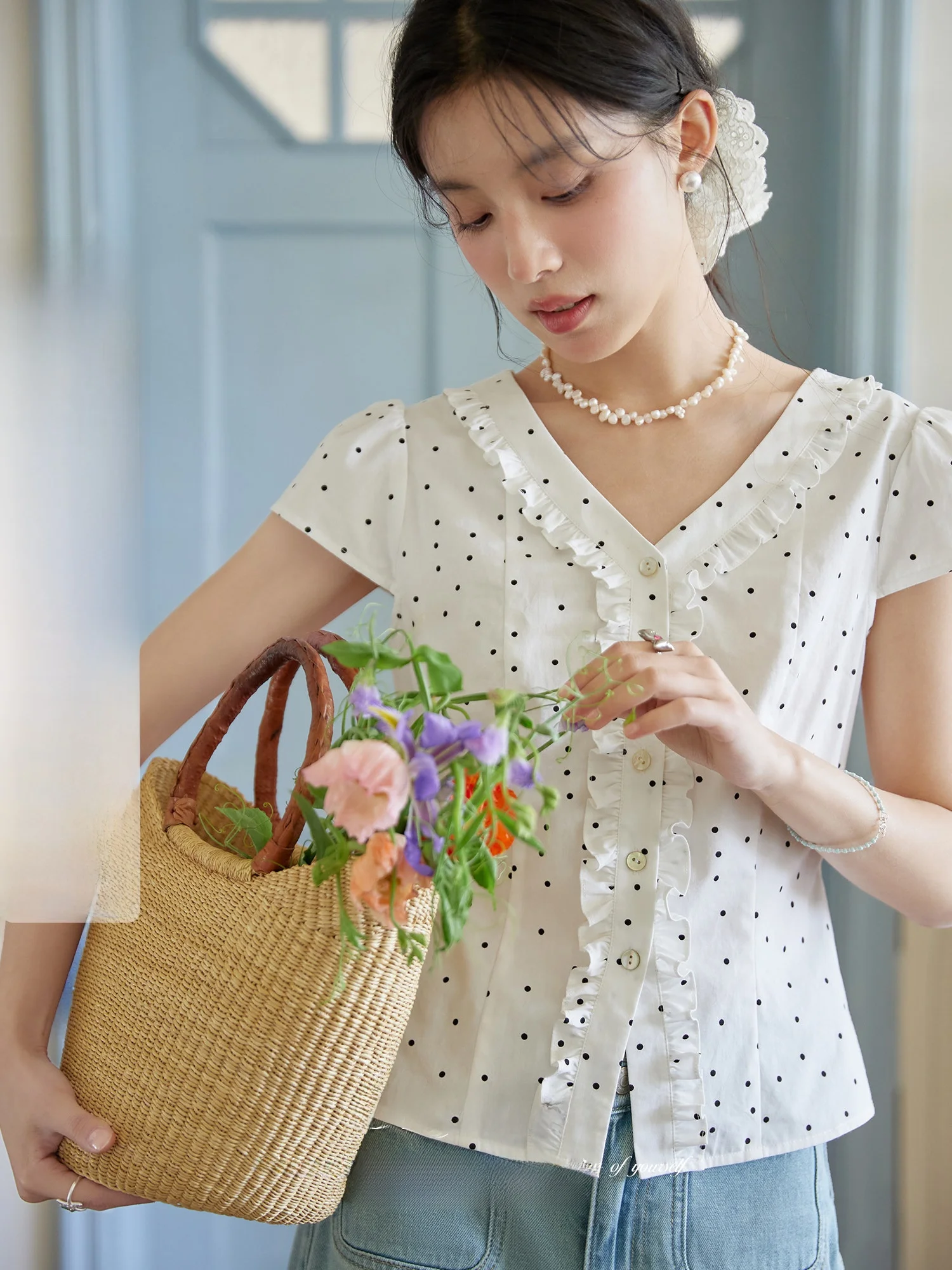 ORWhite Summer 2025 Women's irt V-Ne Lace Trim Design Slimming ort Sve Cotton Retro Sle Faion Ladies Top
ORWhite Summer 2025 Women's irt V-Ne Lace Trim Design Slimming ort Sve Cotton Retro Sle Faion Ladies Top