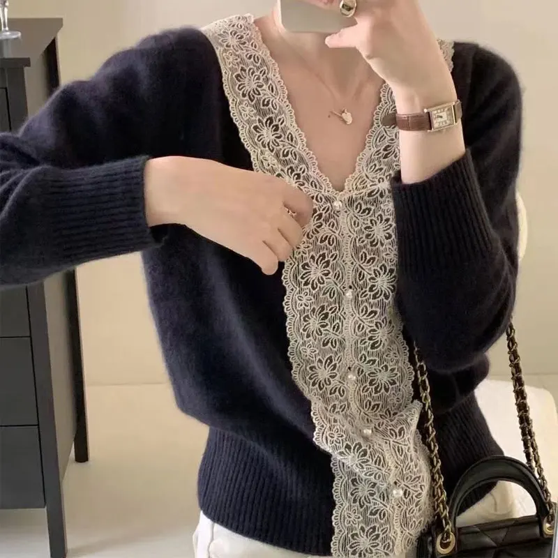Vintage Solid Color Elegant Lace Spliced V-Neck Sweaters Autumn Winter All-match Women's Clothing Chic Button Knitted Jumpers
Vintage Solid Color Elegant Lace Spliced V-Neck Sweaters Autumn Winter All-match Women's Clothing Chic Button Knitted Jumpers