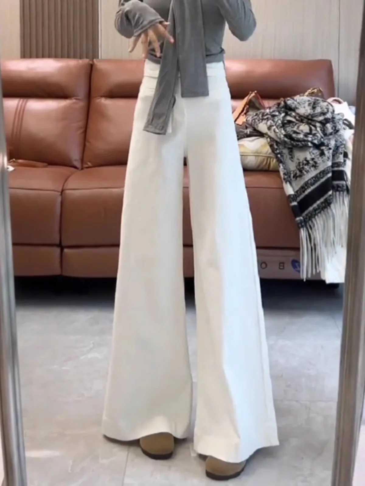 Elegant High Waist Wide Leg White Denim Jeans Women's Spring 2026 New Style Slimming Drapey Bell Bottoms Retro Loose Fit
Elegant High Waist Wide Leg White Denim Jeans Women's Spring 2026 New Style Slimming Drapey Bell Bottoms Retro Loose Fit