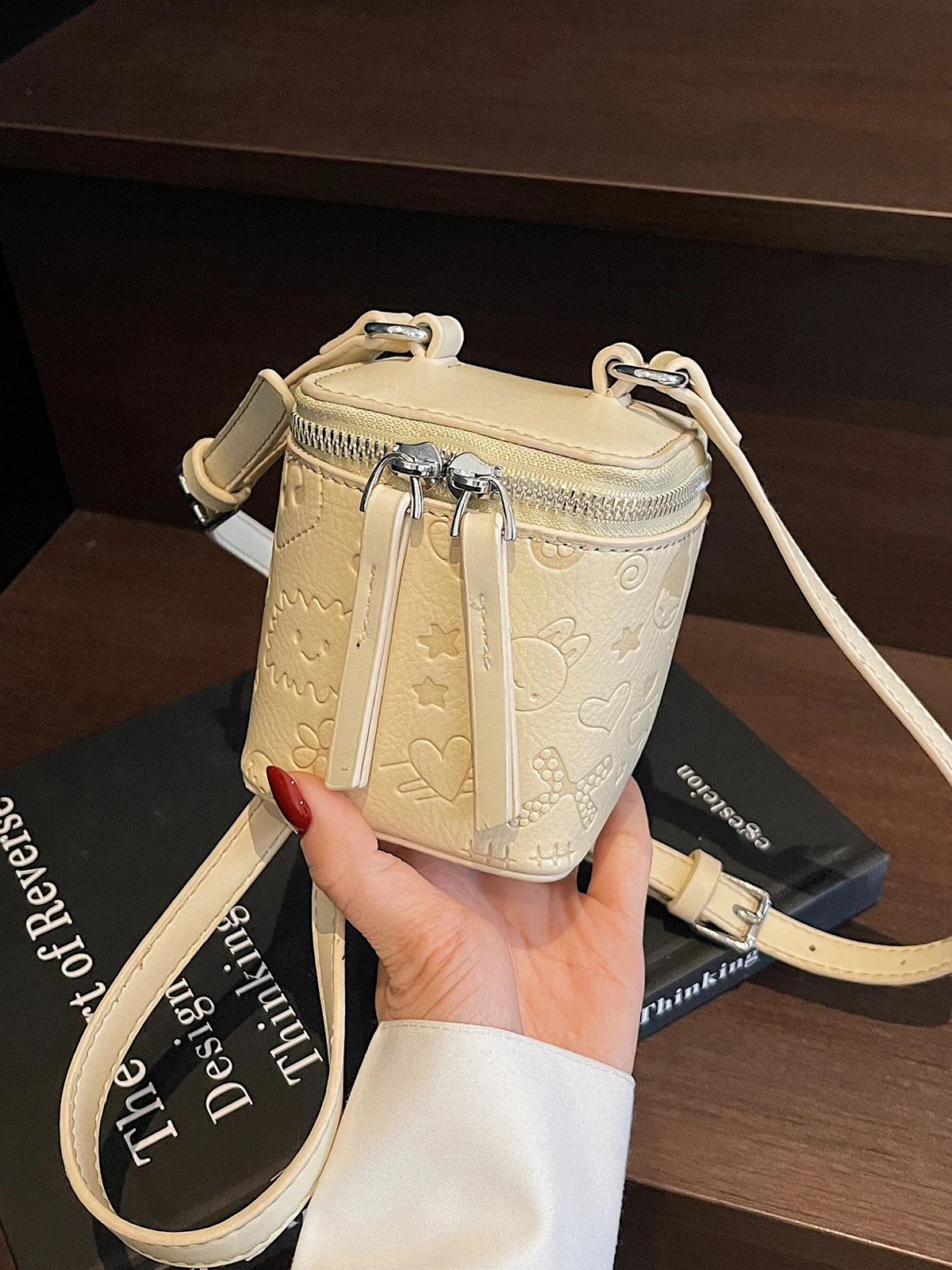 Exquisite Mini Embossed Bag For Women Cute Girls Pu Leather Zipper Small Square Purses 2025 New Lipstick Key Crossbody Bags
Exquisite Mini Embossed Bag For Women Cute Girls Pu Leather Zipper Small Square Purses 2025 New Lipstick Key Crossbody Bags