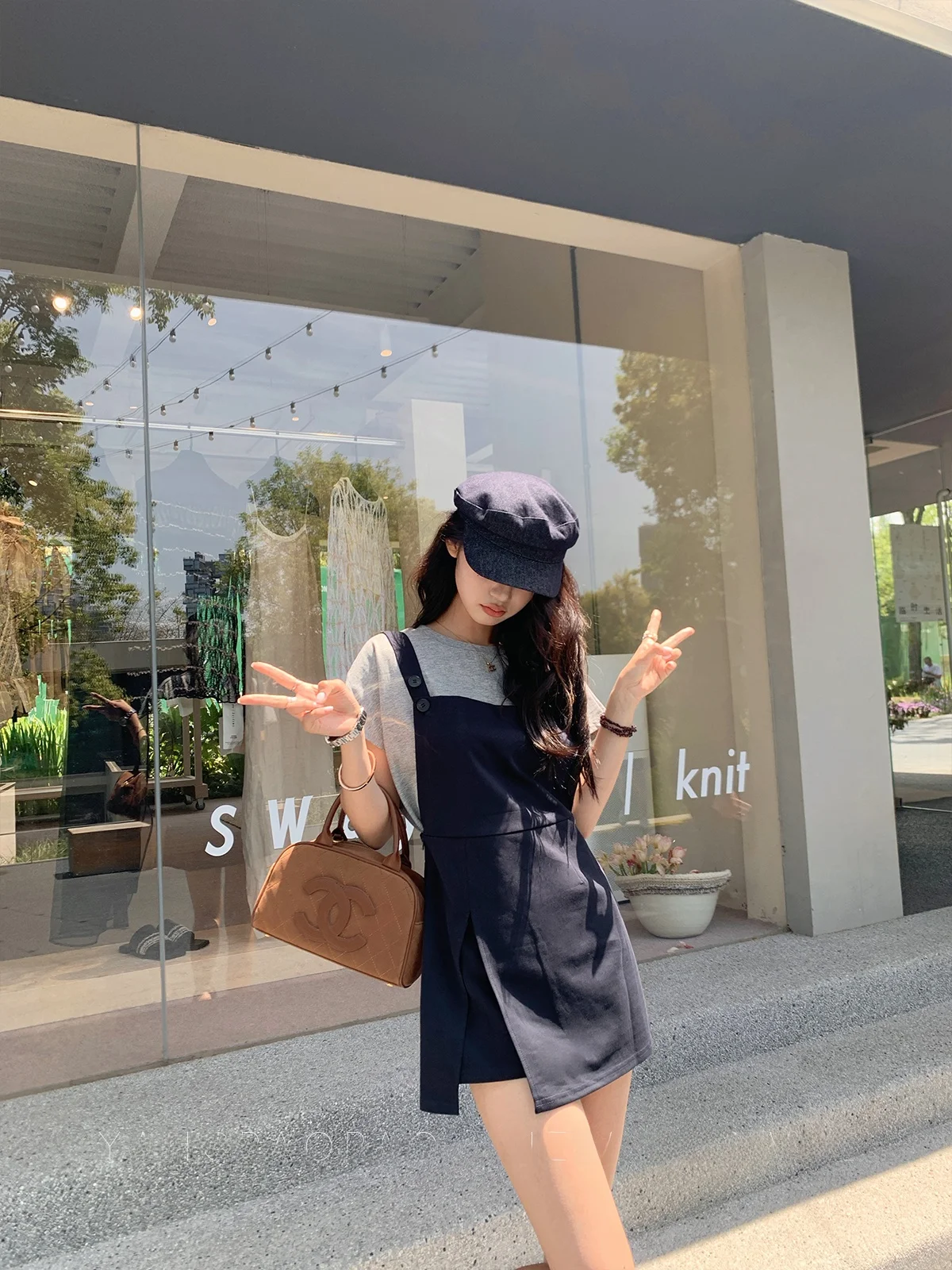 Модный комплект из двух предметов: футболка с коротким рукавом, жилет и юбка. Женская одежда. Лето 2025. Бренд Yang Pao Pao.
Модный комплект из двух предметов: футболка с коротким рукавом, жилет и юбка. Женская одежда. Лето 2025. Бренд Yang Pao Pao.