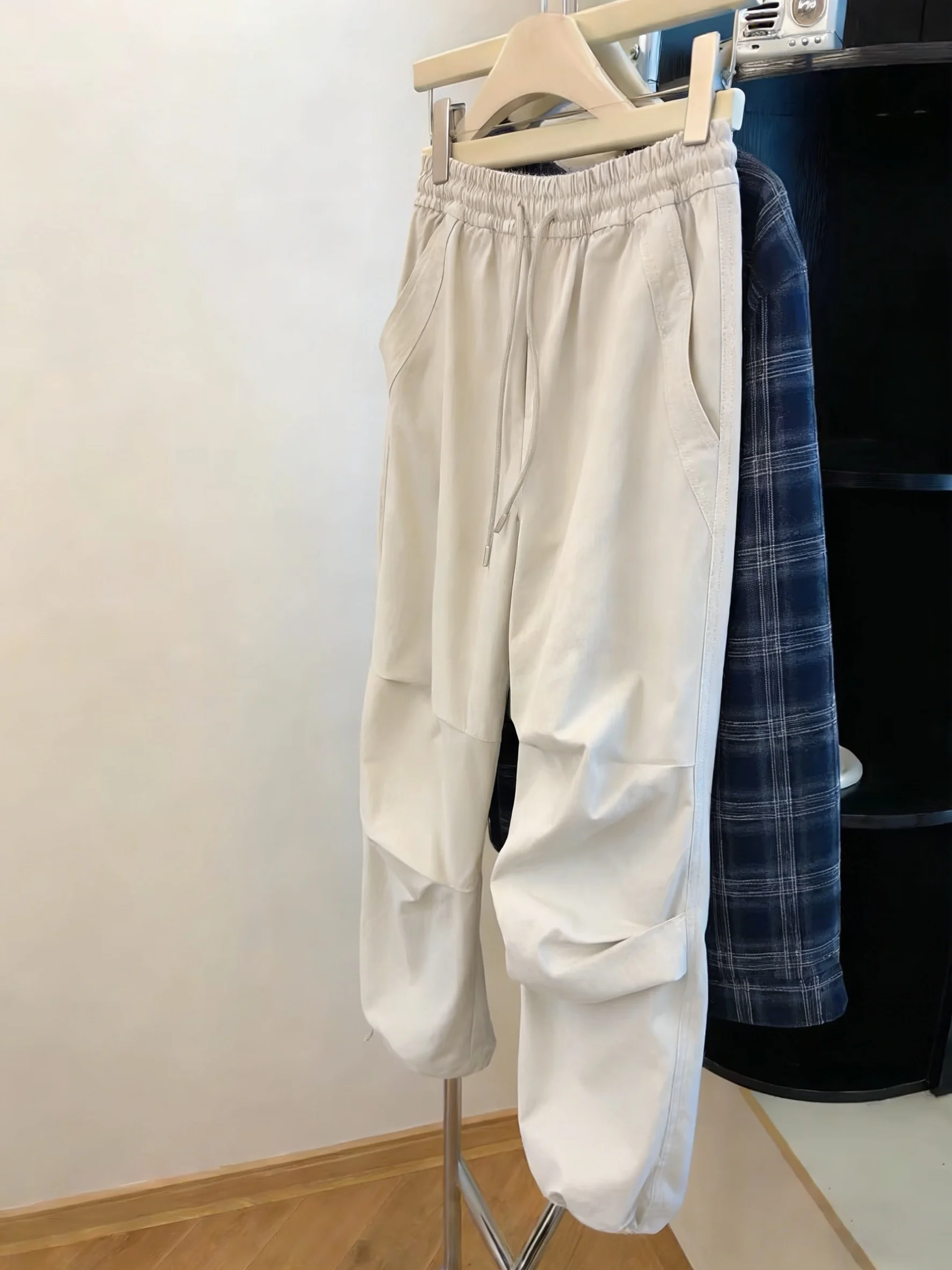 American Retro Pleated High Waist Elastic Workwear Casual Pants Women Spring Autumn Design Sensation Loose Wide Leg Pants
American Retro Pleated High Waist Elastic Workwear Casual Pants Women Spring Autumn Design Sensation Loose Wide Leg Pants