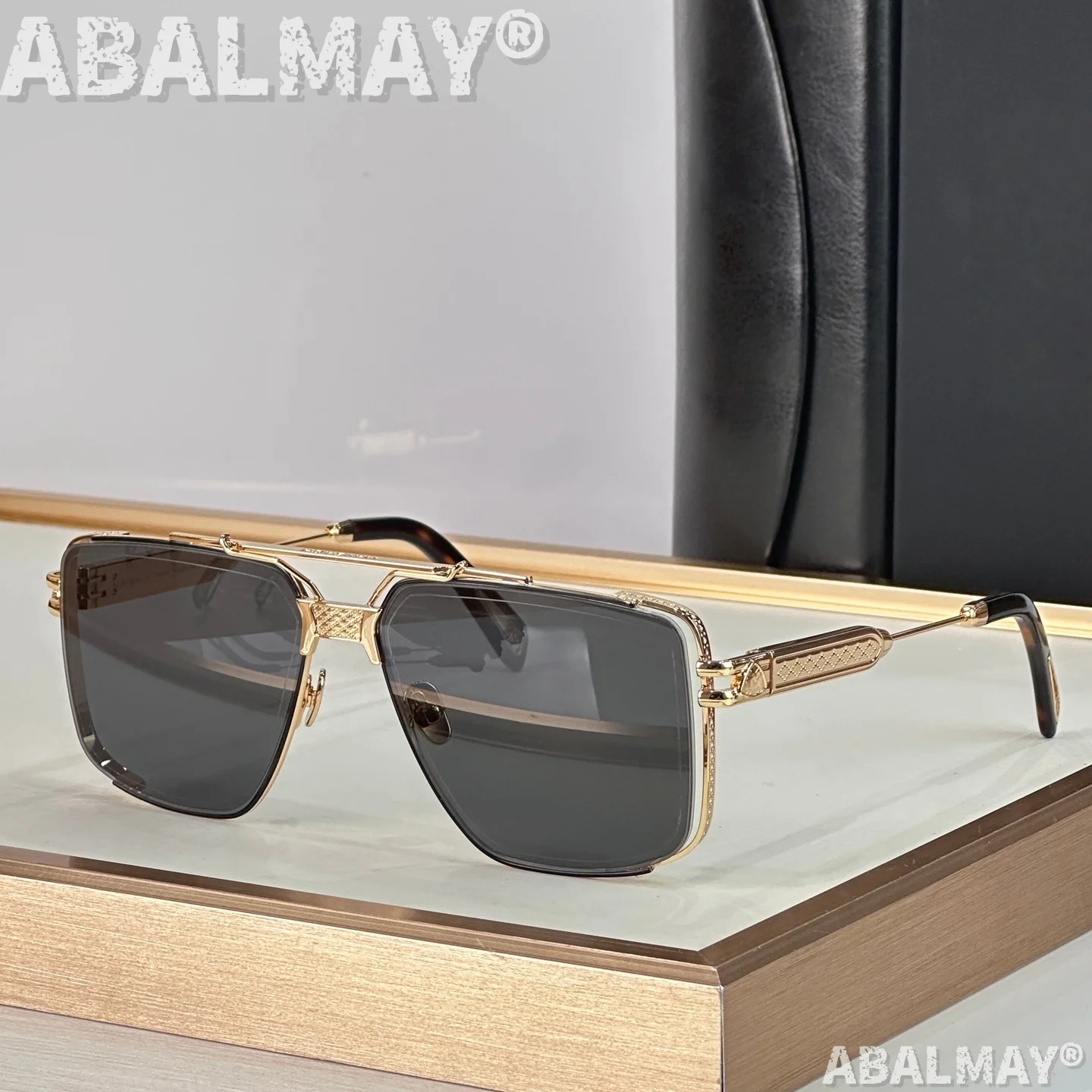 THE DAWN SIZE 64-15 Top Quality Sunglasses for Men Classic Fashion Women Luxury Glasses Brand Designer sunglasses UV400 with box
THE DAWN SIZE 64-15 Top Quality Sunglasses for Men Classic Fashion Women Luxury Glasses Brand Designer sunglasses UV400 with box