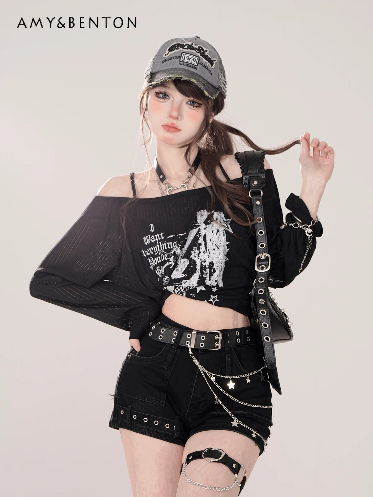 2024 Summer New Sweet Gothic Chain Pendant Slim Fit Black Denim Shorts for Women Harajuku Style Versatile Slim Hot Girl Shorts
2024 Summer New Sweet Gothic Chain Pendant Slim Fit Black Denim Shorts for Women Harajuku Style Versatile Slim Hot Girl Shorts
