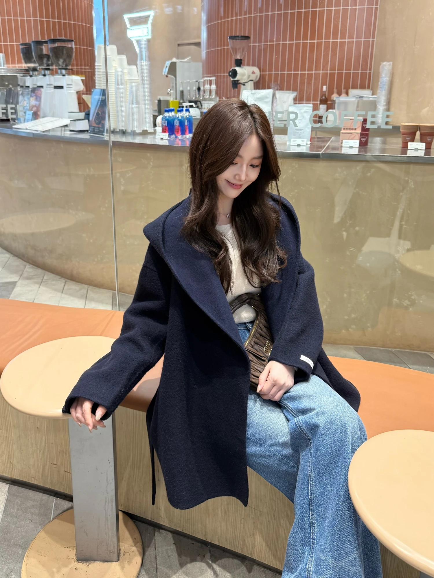 Классическое двустороннее пальто Cao Daman из верблюжьей шерсти с капюшоном, свободного кроя, средней длины, темно-синее, шерстяное, для женщин
Классическое двустороннее пальто Cao Daman из верблюжьей шерсти с капюшоном, свободного кроя, средней длины, темно-синее, шерстяное, для женщин