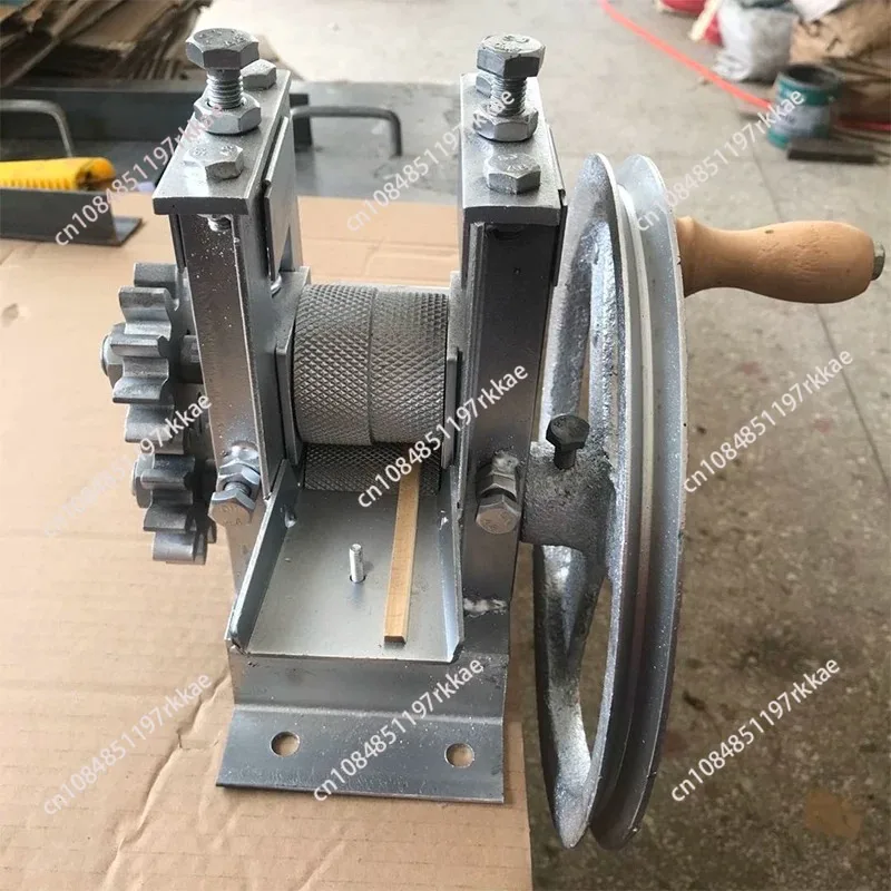 Bamboo Strip Slitter Layering Machine Small Bamboo Strip Separation Machine Manual Strip Breaking Machine
Bamboo Strip Slitter Layering Machine Small Bamboo Strip Separation Machine Manual Strip Breaking Machine