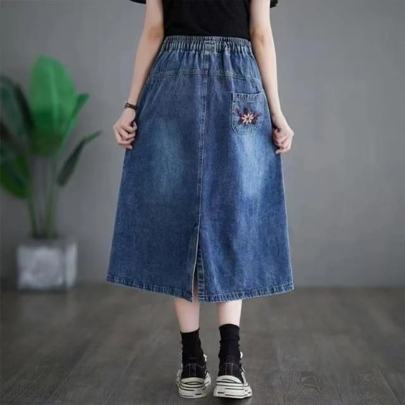 Women's Denim Sheath Skirt One Step Style Elastic Waist Slimming Pear Shape Flattering Embroidery Back Slit Midi Over Knee
Women's Denim Sheath Skirt One Step Style Elastic Waist Slimming Pear Shape Flattering Embroidery Back Slit Midi Over Knee