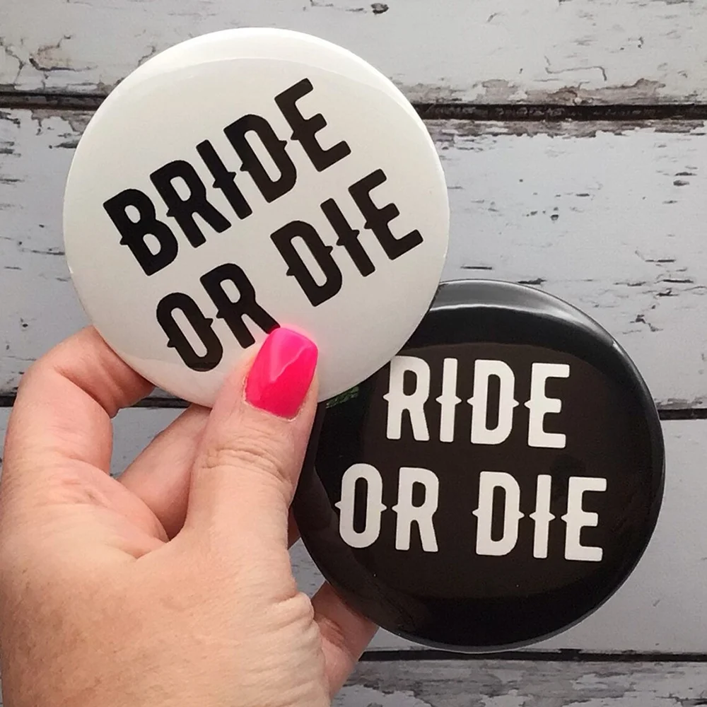 4Pcs Bride or Die Bachelorette Pin Goth Bride Halloween Party Favor Bachelorette Button Til Death Do Us Party Wedding Souvenirs
4Pcs Bride or Die Bachelorette Pin Goth Bride Halloween Party Favor Bachelorette Button Til Death Do Us Party Wedding Souvenirs