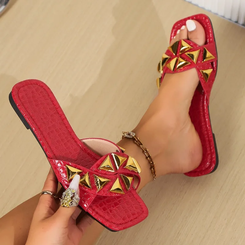 2024 Summer New Cool Slippers for Women's Outwear Fashion Rivet One line Square Head Large Flat Bottom Women's Shoes
2024 Summer New Cool Slippers for Women's Outwear Fashion Rivet One line Square Head Large Flat Bottom Women's Shoes