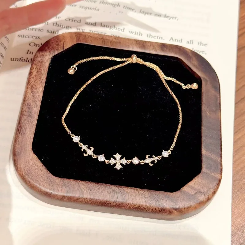 New Bracelet Cross Bracelet Light Luxury High-end Sense Niche Fashion Zircon Super Flash Bracelet
New Bracelet Cross Bracelet Light Luxury High-end Sense Niche Fashion Zircon Super Flash Bracelet