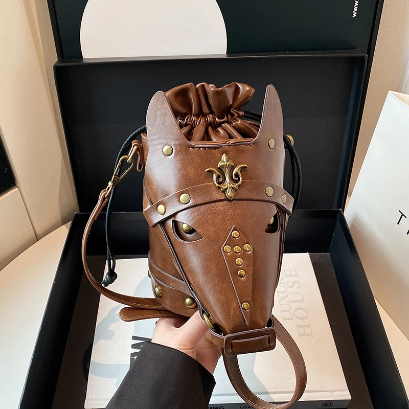 Punk Style Moto Bag Personality Creative Shoulder Handbag Vintage Pu Leather Bag Rivet Horsehead Shape Crossbody Bag Casual Bols
Punk Style Moto Bag Personality Creative Shoulder Handbag Vintage Pu Leather Bag Rivet Horsehead Shape Crossbody Bag Casual Bols