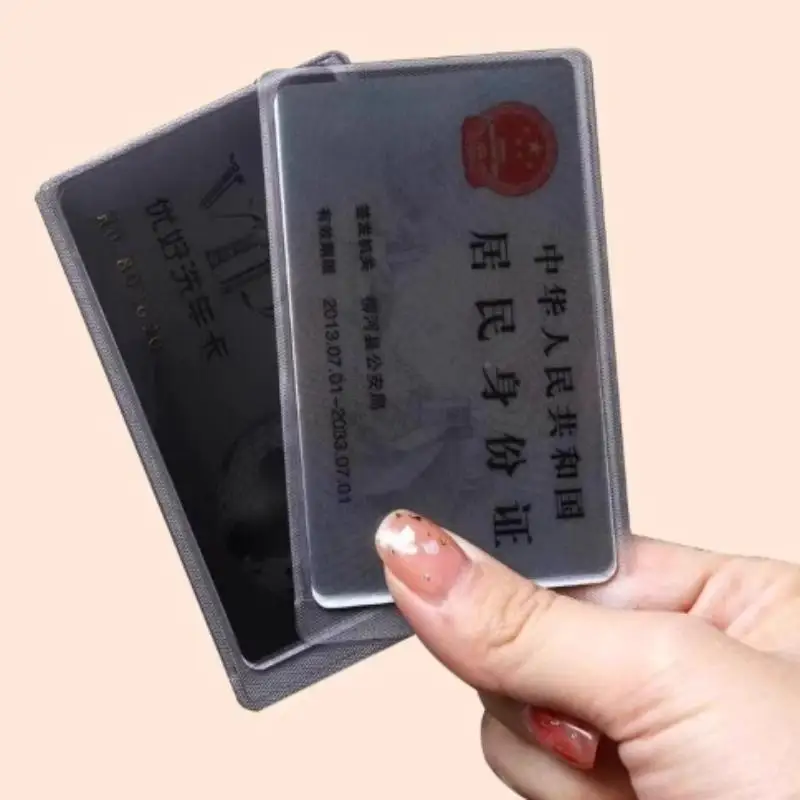 Двусторонний защитный чехол для карт с защитой от подглядывания, для удостоверений личности и банковских карт, предотвращающий утечку данных, держатель для документов с защитой от размагничивания
Двусторонний защитный чехол для карт с защитой от подглядывания, для удостоверений личности и банковских карт, предотвращающий утечку данных, держатель для документов с защитой от размагничивания