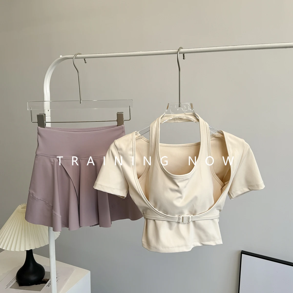 Женский спортивный костюм для бадминтона, летний, высококачественный, для похудения, йоги, с короткими рукавами, профессиональный, быстросохнущий, для бега, фитнеса
Женский спортивный костюм для бадминтона, летний, высококачественный, для похудения, йоги, с короткими рукавами, профессиональный, быстросохнущий, для бега, фитнеса