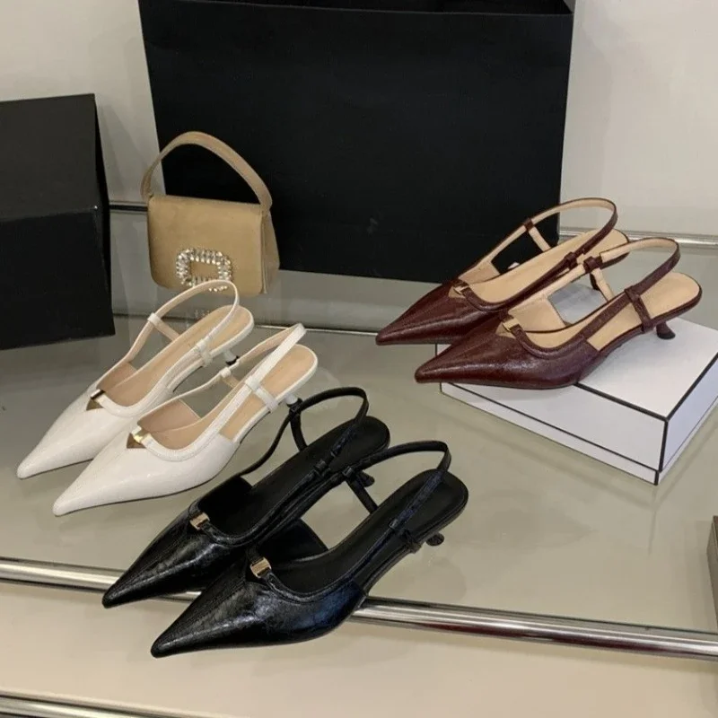 2026 Free Gift Women's Pointed Toe Patent Leather Metal Decor Slingback Kitten Heel Pumps Elegant Office Footwear Drop Shipping
2026 Free Gift Women's Pointed Toe Patent Leather Metal Decor Slingback Kitten Heel Pumps Elegant Office Footwear Drop Shipping