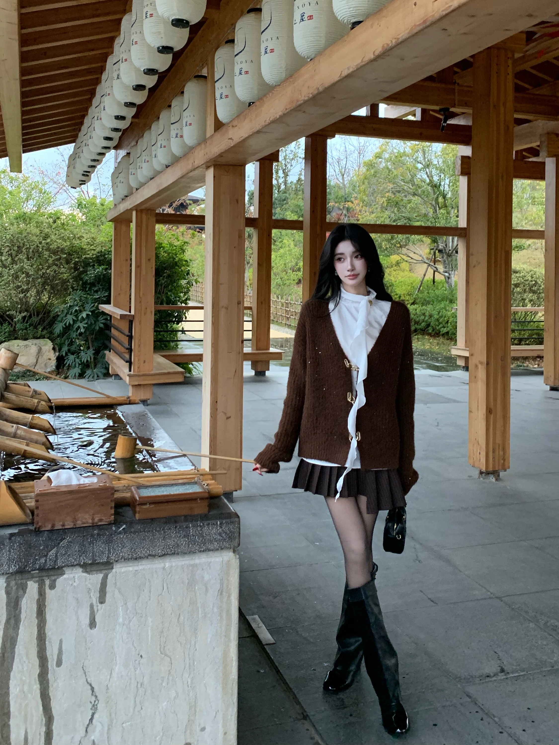 Retro Long Sve V-Ne Sweater Cardigan for Women Winter Metal Button Outerwear New Year's Casual Sle Straight Cut Knitted
Retro Long Sve V-Ne Sweater Cardigan for Women Winter Metal Button Outerwear New Year's Casual Sle Straight Cut Knitted