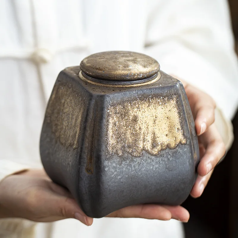 Современная керамическая банка с ржавой глазурью, квадратная герметичная влагостойкая банка для хранения, винтажная позолоченная керамическая банка для чая, украшение для дома
Современная керамическая банка с ржавой глазурью, квадратная герметичная влагостойкая банка для хранения, винтажная позолоченная керамическая банка для чая, украшение для дома